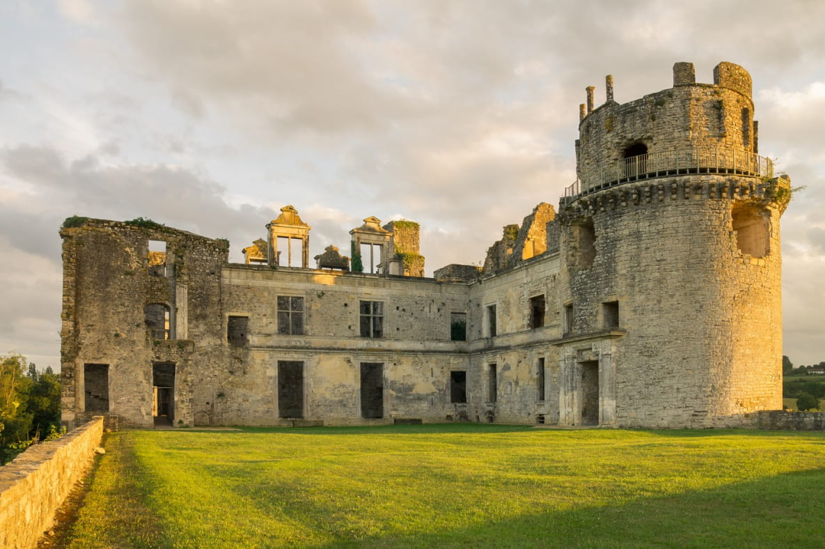 47da7ea3cfad080882326c4209db5c33 Chateau de Gramont a Bidache credit photo Thierry Dulau 2 1185x788